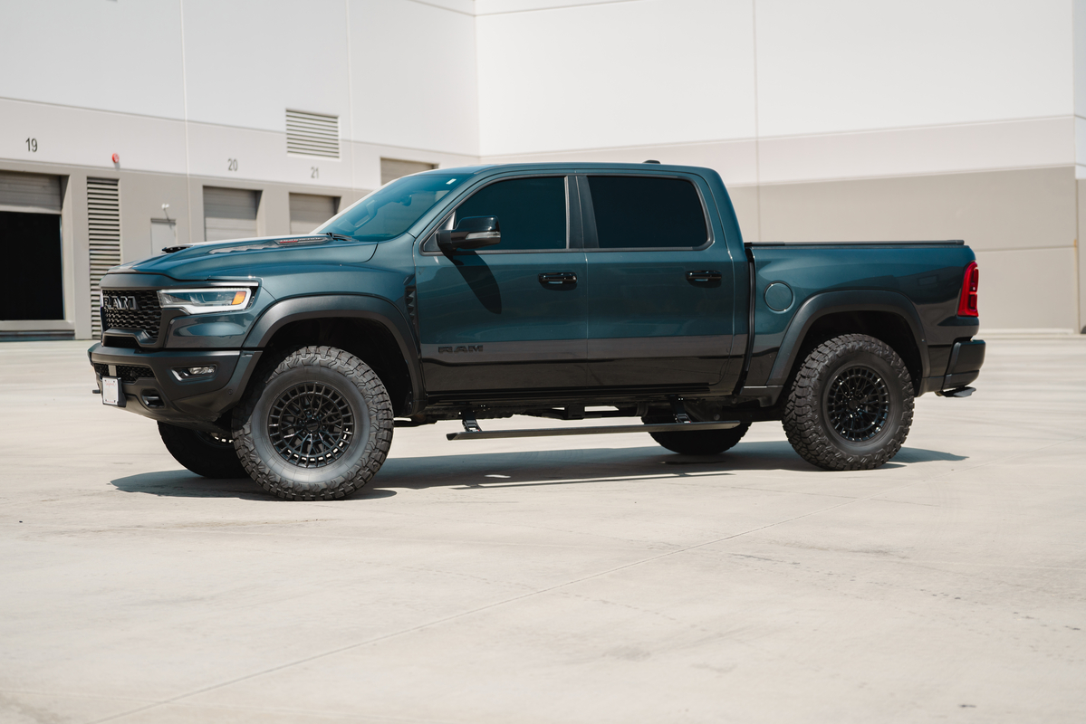 2025-2026 RAM 1500 CREW CAB E-POWER BOARD STEPS
